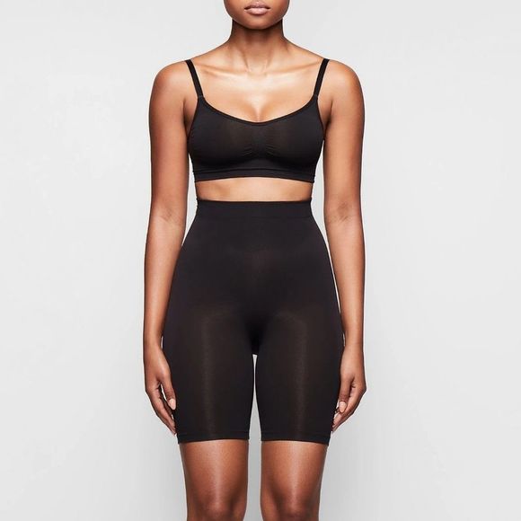 SKIMS Other - SKIMS SCULPTING SHORT MID THIGH WITH OPEN GUSSET-ONYX